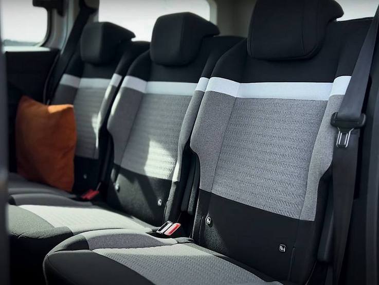 Drei vollwertige Sitze auf der Rückbank des Citroën Berlingo XL Feel