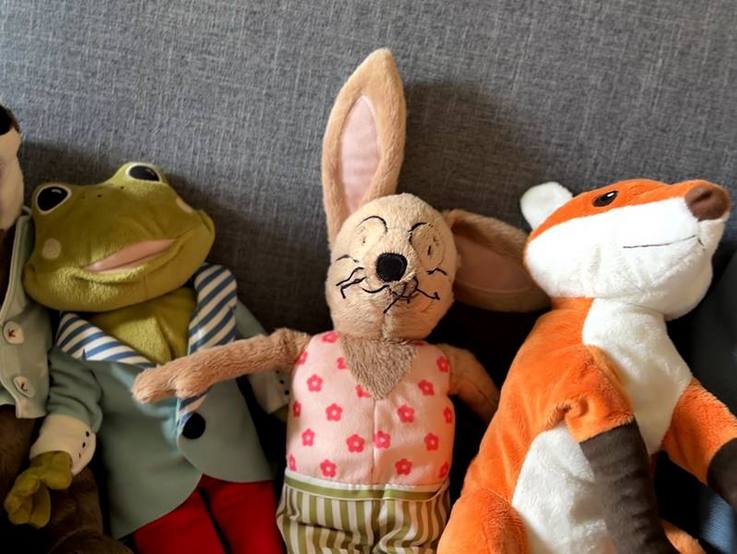 Kuscheltiere Dachs, Frosch, Hase und Fuchs beim Lavia Institut für Familientrauerbegleitung