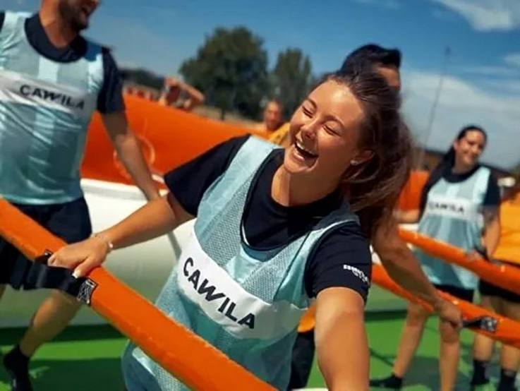 Menschenkicker mit großer Spielfreude in Aktion