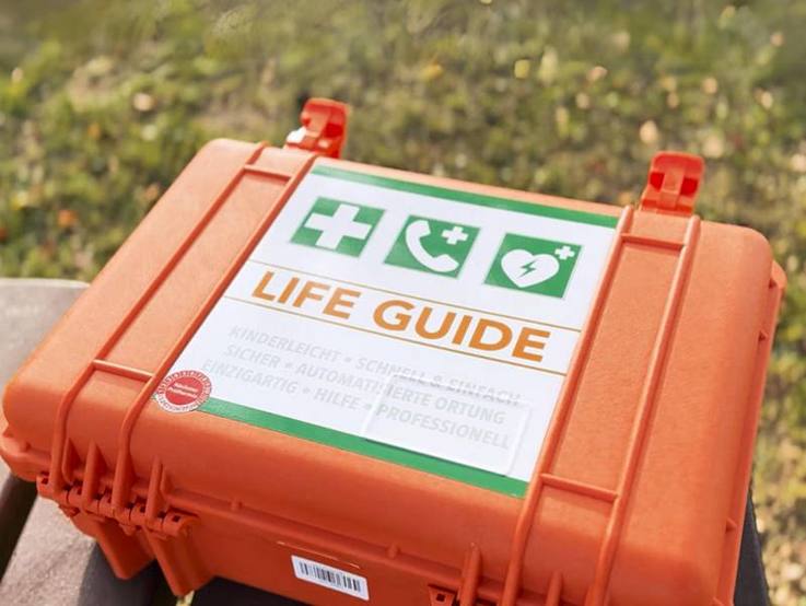 Notfallkoffer mit Defibrillator