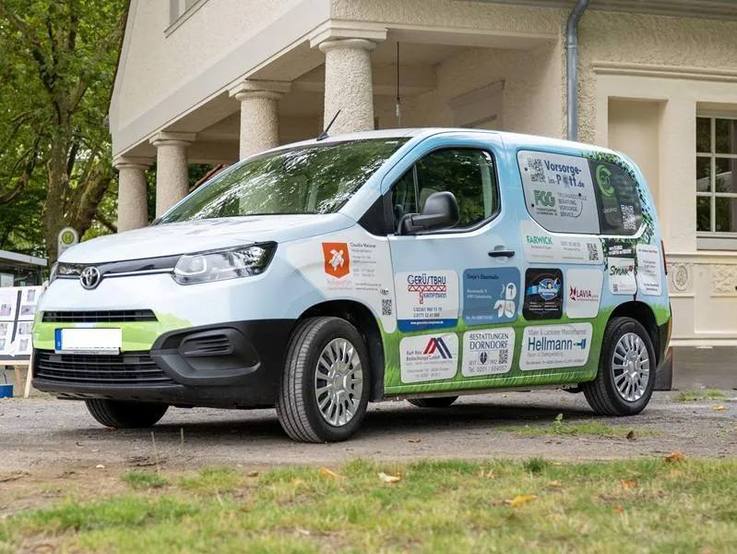 Folierter Toyota Proace City der LAVIA Familientrauerbegleitung Gelsenkirchen